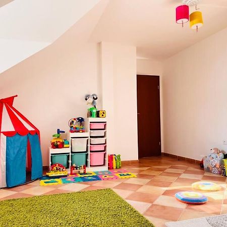 Apartman Se Zahradou 20 Minut Do Centra Prahy Orech Exterior photo