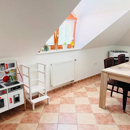 Apartman Se Zahradou 20 Minut Do Centra Prahy Orech Exterior photo