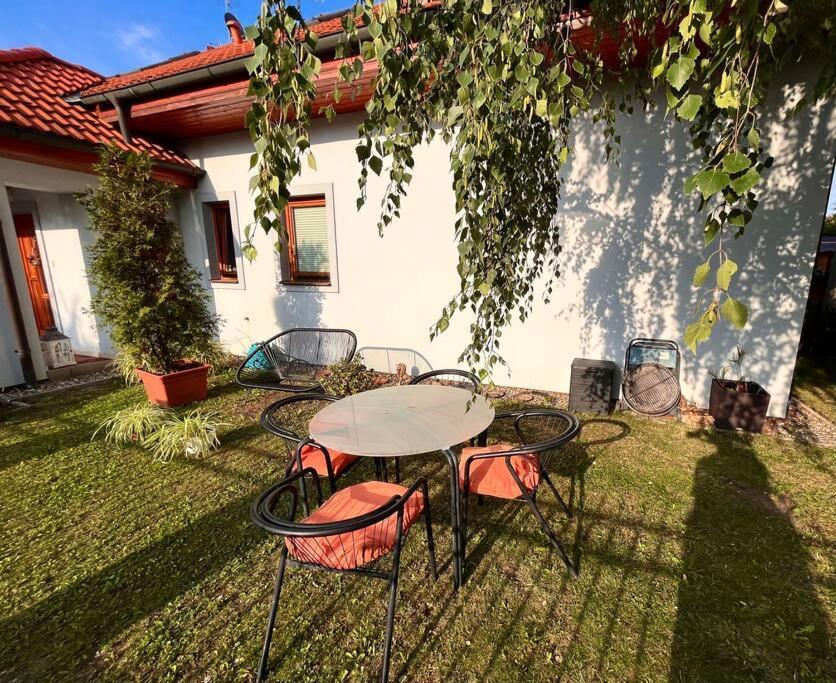Apartman Se Zahradou 20 Minut Do Centra Prahy Orech Exterior photo