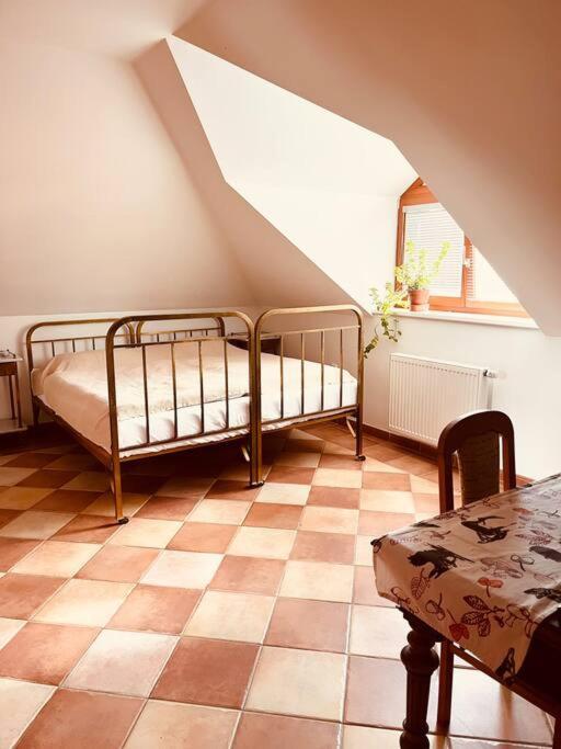 Apartman Se Zahradou 20 Minut Do Centra Prahy Orech Exterior photo