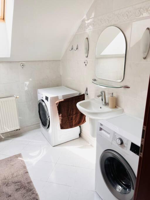 Apartman Se Zahradou 20 Minut Do Centra Prahy Orech Exterior photo