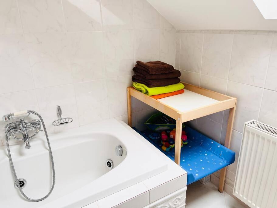 Apartman Se Zahradou 20 Minut Do Centra Prahy Orech Exterior photo